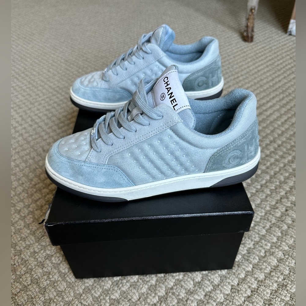 GORGEOUS CHANEL LIGHT BLUE BLUE SNEAKERS FROM 2022 SPRING/SUMMER. SIZE 36. - Picture 8 of 8